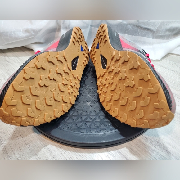 Brooks Women's Catamount Trail  Running Shoes - Gray & Neon Coral SIZE 9.5 - Picture 7 of 12